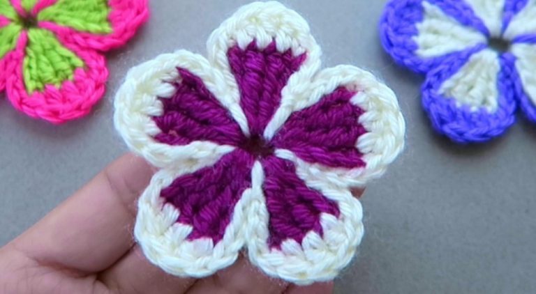 Crochet Gorgeous Flowers