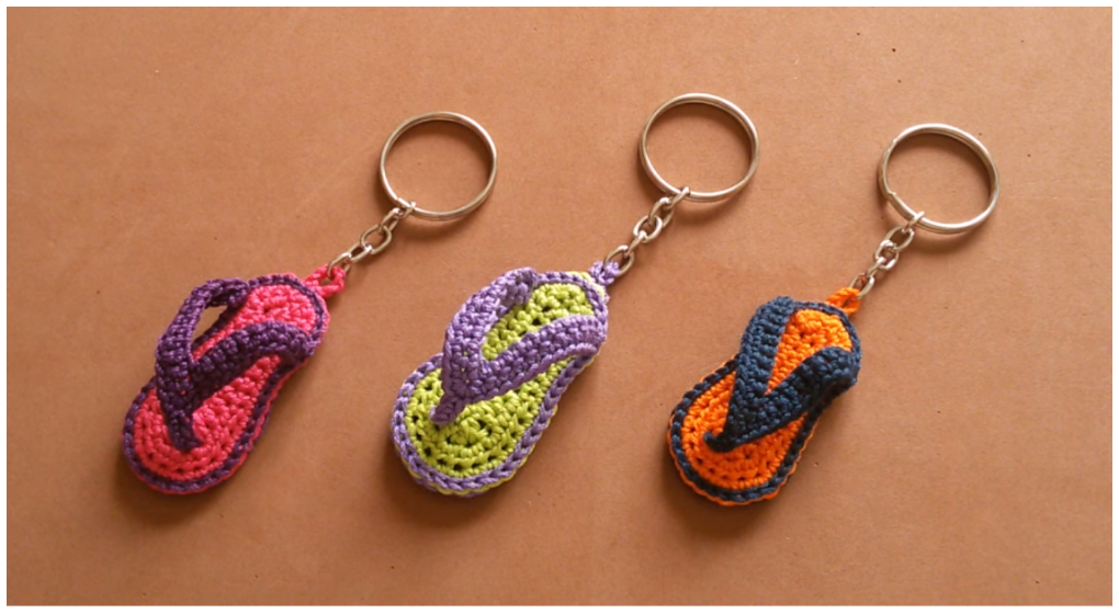 Crochet Keychain Slippers Flip Flops - Free Pattern [Video]